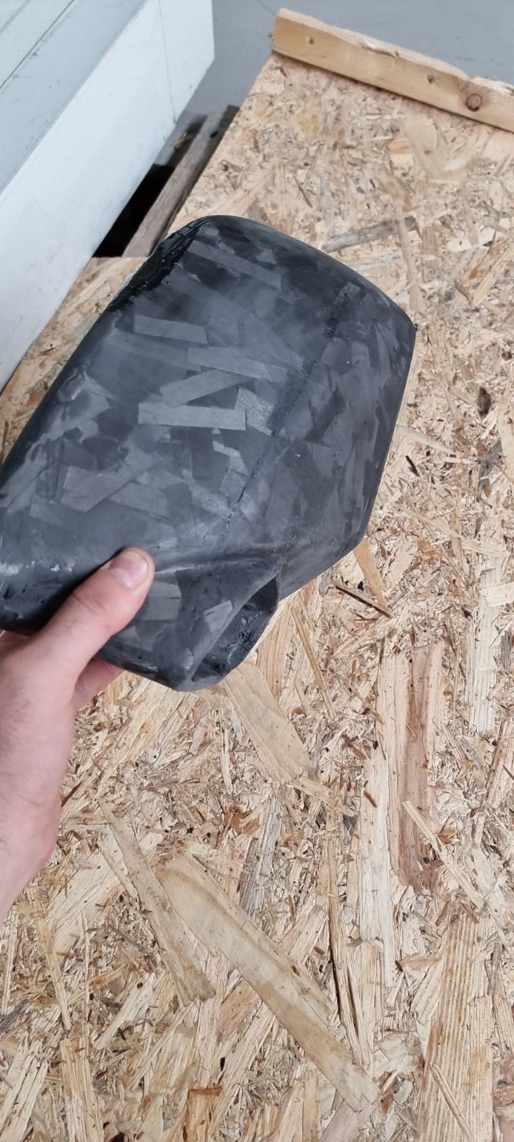Pièce en carbone forgé fraîchement démoulée