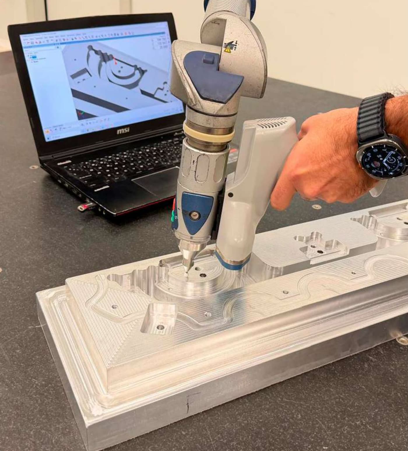 Inspection of an aluminum mold with a FARO arm