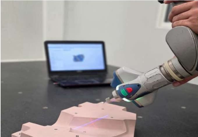 Laserscan eines Bauteils mit FARO-Messarm